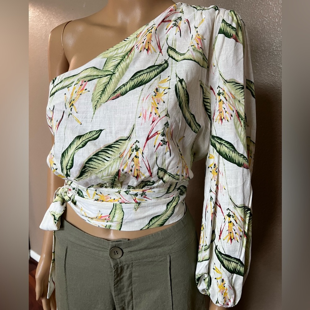 BCBGMAXAZRIA Asymmetric Tropical Tied Blouse Size Small New With Tags